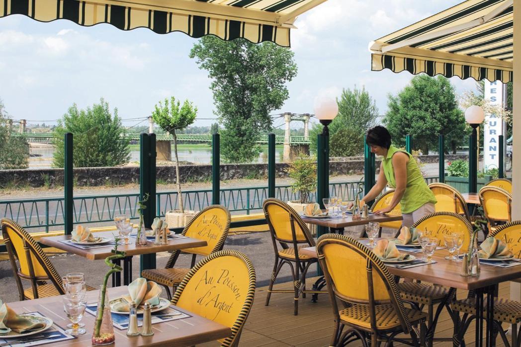 Logis Hotels - Au Poisson D'Argent - Hotel 3 Etoiles Et Restaurant Le Mesnil-en-Vallée Dış mekan fotoğraf