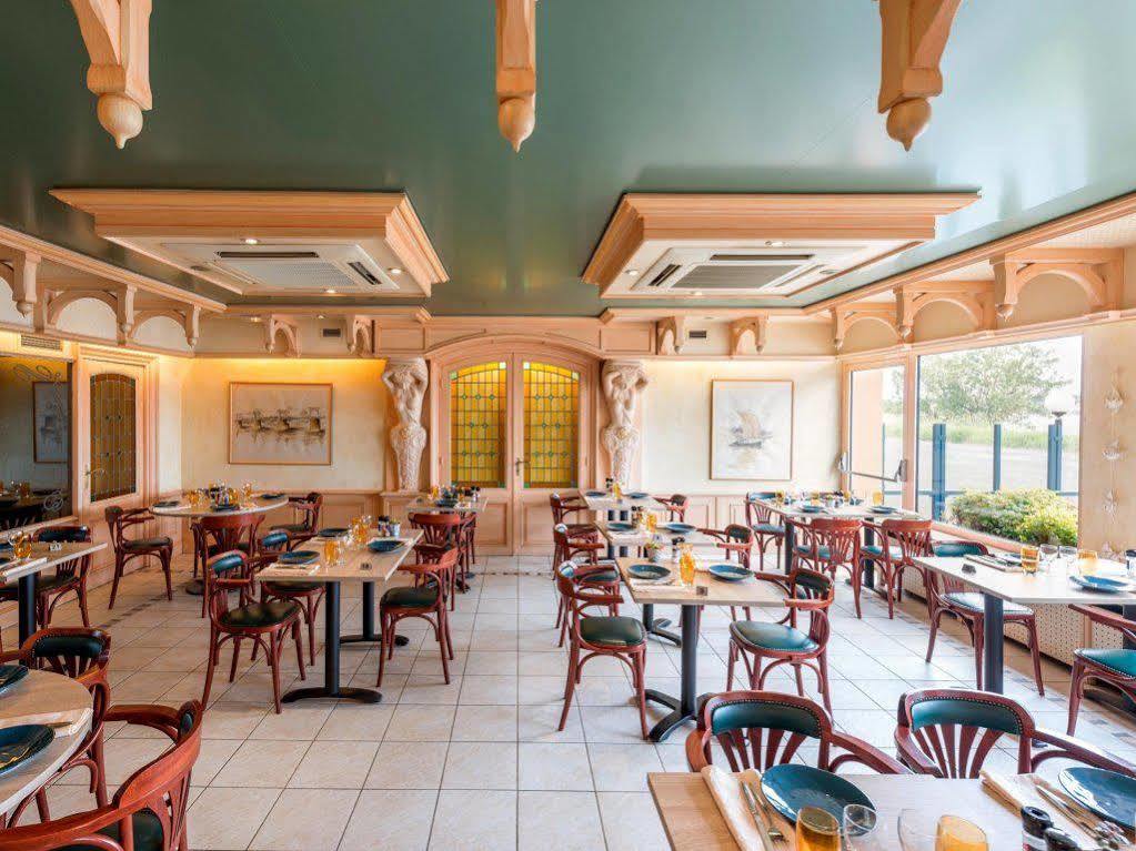 Logis Hotels - Au Poisson D'Argent - Hotel 3 Etoiles Et Restaurant Le Mesnil-en-Vallée Dış mekan fotoğraf